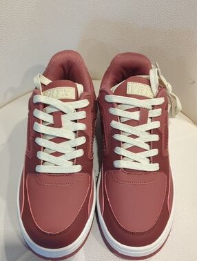 WRTK Dusty Rose Low-Top Sneakers with White Laces